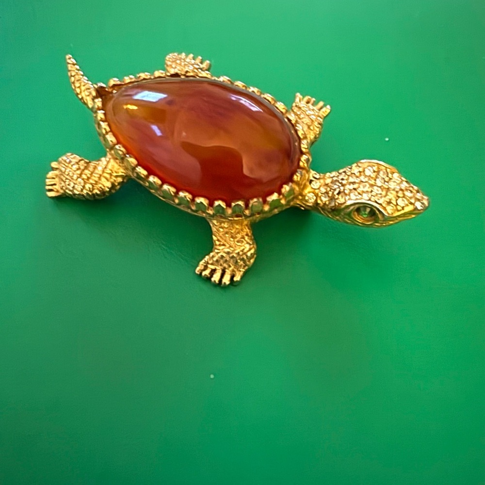 Hattie Carnegie turtle pin with cabochon jewel